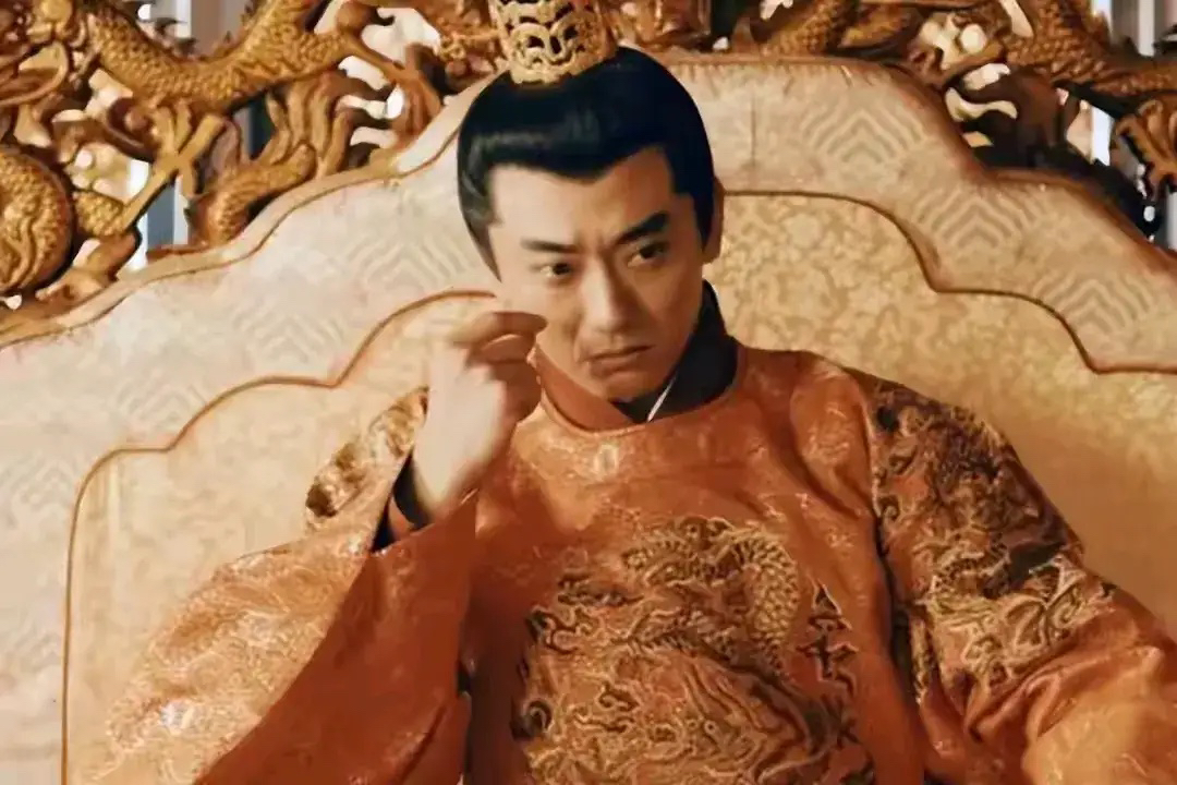 朱允文削藩，明明只逼死了一个湘王，为啥其他藩王都认为他削藩就是要命呢？说白了，朱允文就是踩了所有王爷的底线。

你看湘王，就是个没儿子没继承人的光杆司令，封地还在皇帝眼皮子底下，平时老实本分，这么个没