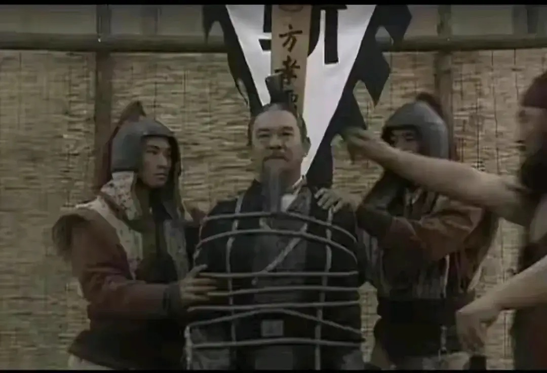 直到现在我才明白，为什么有人指责方孝孺牵连了十族，而不去指责朱棣滥杀无辜，因为这是他自己作死！

朱棣都明确说了，靖难那是朱家的家事，是皇室内部的事情，我们姓朱的都认了，你都不姓朱关你屁事？

方孝孺