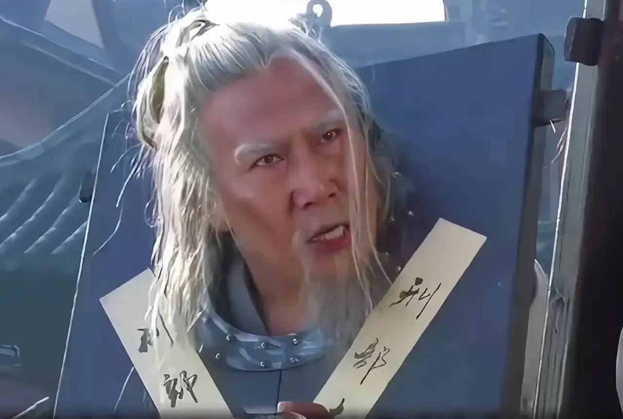 有网友问，李善长都77岁了，已经那么老了，为什么朱元璋还是不肯放过他？

因为50多岁的李善长，在老朱眼里是萧何，而70多岁的李善长，在老朱眼里就是司马懿。

毕竟在司马懿之前，谁能想到一个黄土都埋到