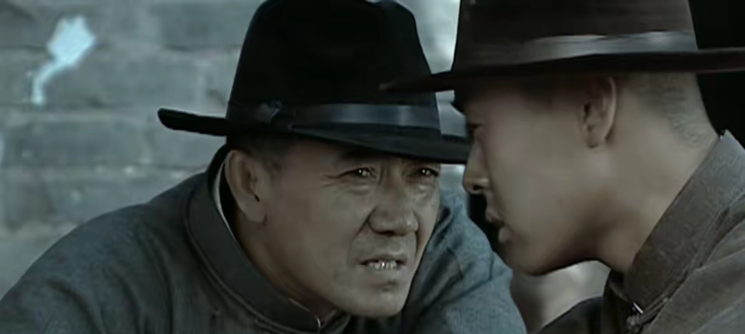 看《亮剑》有一个问题不懂，网上也没搜到。李云龙端了伪军一个骑兵营，被旅长要去了，自己只留了一个骑兵连。

独立团打山崎大队，采用挖地道扔手榴弹的战法，旅长也动用炮兵火力支援。

我的问题是旅长除了直接