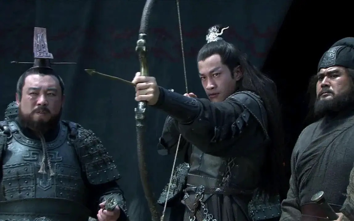 为什么辕门射戟之后，张飞骂吕布就只敢停留在道德层面了？

就这么说吧，吕布当时射的可是150步开外的戟上小枝，古时的150步，相当于现在的200多米。你要知道，现在奥运会的射箭项目，也才70米远的距离