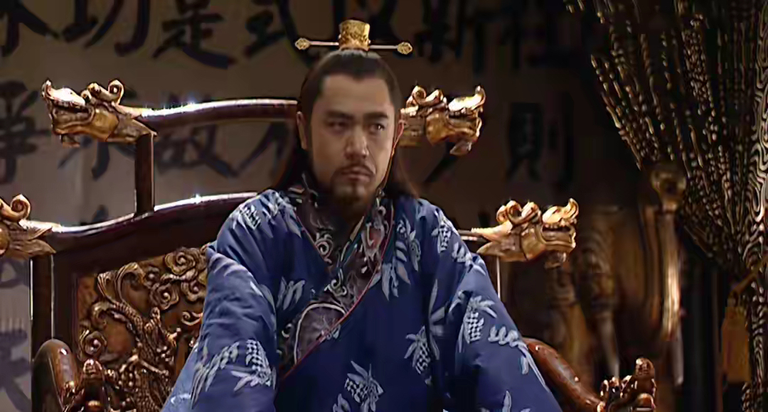 不是严嵩一倒，大明朝就没钱了，而是大明朝本来就没钱了，严嵩一直想尽办法给搞钱，最后搞不到钱了才被清算了。
整部剧就是一个核心思路：搞钱。
严党提出改稻为桑，掠之于民是为了搞钱。
改稻为桑不成杀了郑泌昌
