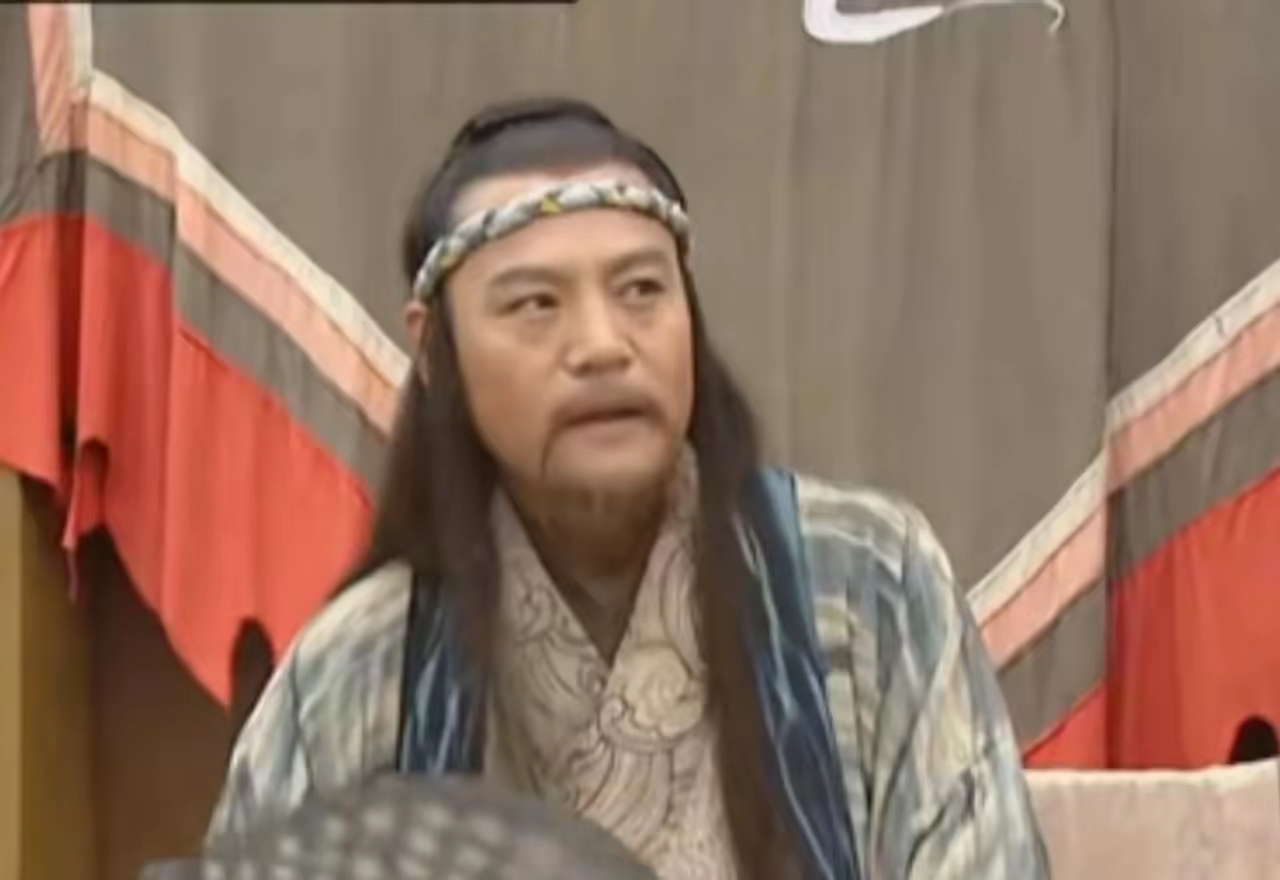 明明左冷禅比岳不群更坏，为何大家只讨厌岳不群? 

左冷禅可谓在五岳剑派中坏事做尽，先是屠了衡山派刘正风全家，又撺掇华山剑派的封不平、成不忧、丛不弃争夺华山掌门的位置。

还在破庙指使十五名黑衣人差点