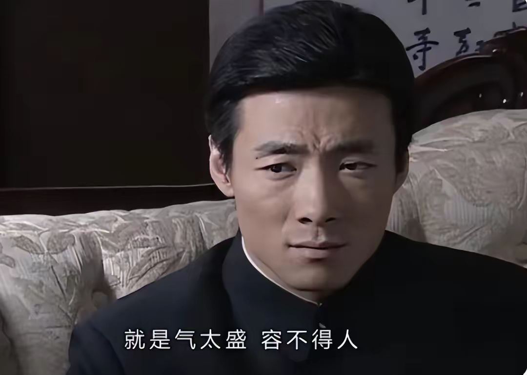 为什么感觉《潜伏》里余则成当了副站长和之前一样没什么权力威信？

反而李涯才好像个副站长，可以暗中监视，抓余则成，后面继续搜黑料，按理说这么对领导不早死很多回了吗？

电视剧里已经是压着写余则成的了，