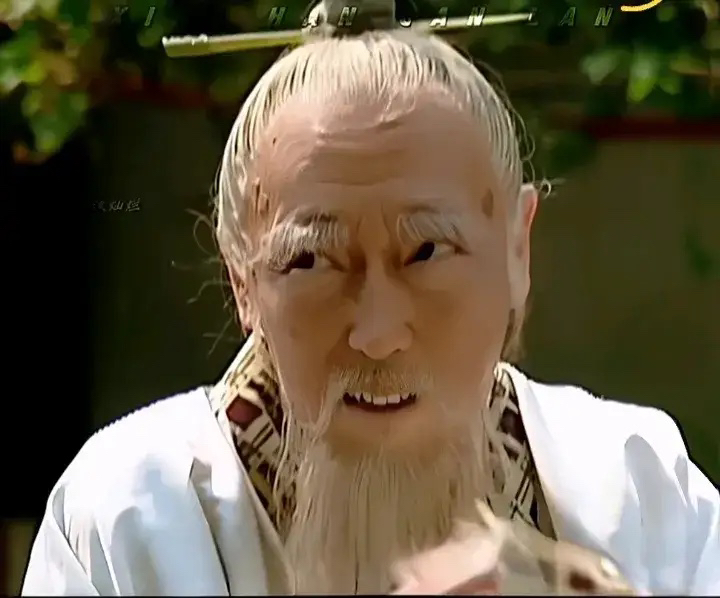 严嵩明明是“乞食于墓穴而死”，为何大明王朝1566里会让严嵩善终呢？

别被字面意思忽悠了，明是里说严嵩“寄食墓穴而死”，乍一看，还以为是这老头儿在抄家后，在坟地里靠扒贡品苟活下来，但细想想就挺离谱。