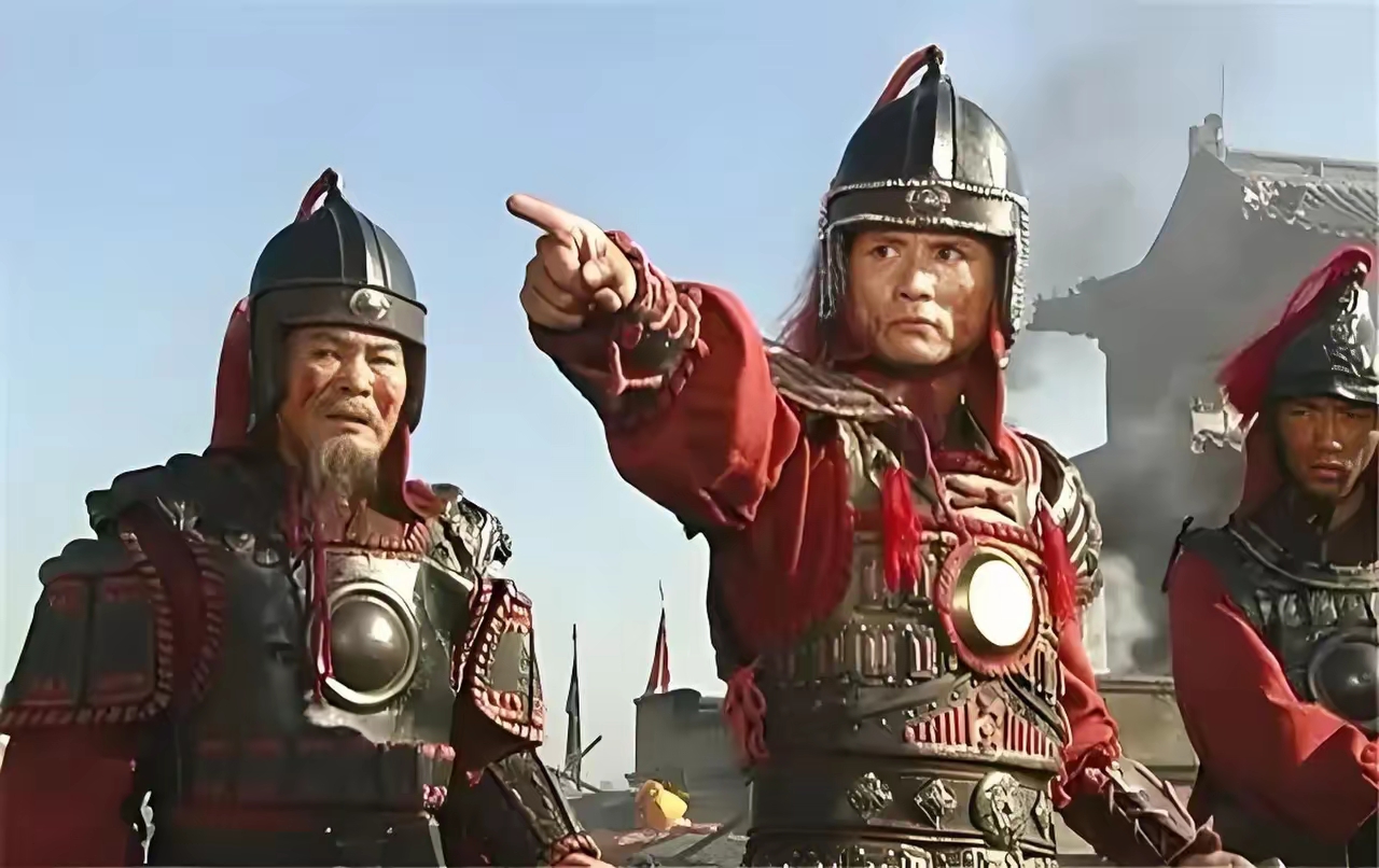 假如你是后期蓝玉，想活命，你会怎么办？

策略一：打完仗不回去，就在漠北那耗着，你来打我就打，不打就占山为王。别说什么没粮啊，十几万人，人吃马喂的，兵部直接给你断粮之类的。蓝玉可以以战养战，就地割据。