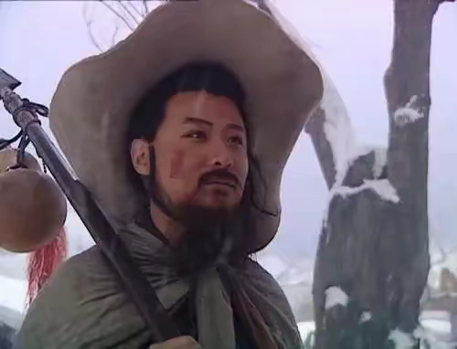 林冲的苦衷几人能懂？

这几年黑林冲的特别多。

窝囊，小人，阴狠等不惜冠以所有的贬义词。

小时候，林冲一直是我佩服的人物，一直到现在也未曾改变。

林冲初次受辱，对高衙内选择忍让，心里想的是他的家