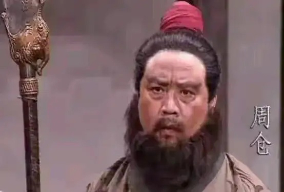 周仓不就是一个山贼吗？为啥哪个关公庙里都有他的香火？

你以为周仓就是个给关二爷扛刀的工具人？那可就大错特错了。这位黑脸虬髯的猛将本事大着呢，他穿着几十斤的铠甲，扛着82斤的青龙偃月刀，愣是能凭双腿追