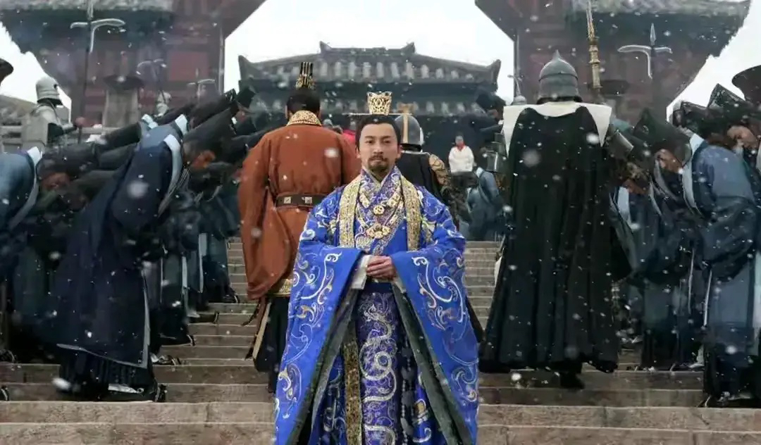 有人问，汉灵帝的能力到底如何？说白了，汉灵帝这老哥可是东汉末年的实权大 boss！

12岁登基就玩转权谋，先借宦官灭了外戚窦家，夺回实权，又用洪都门学培养寒门子弟，对 抗世家大族。

平黄巾、镇羌乱