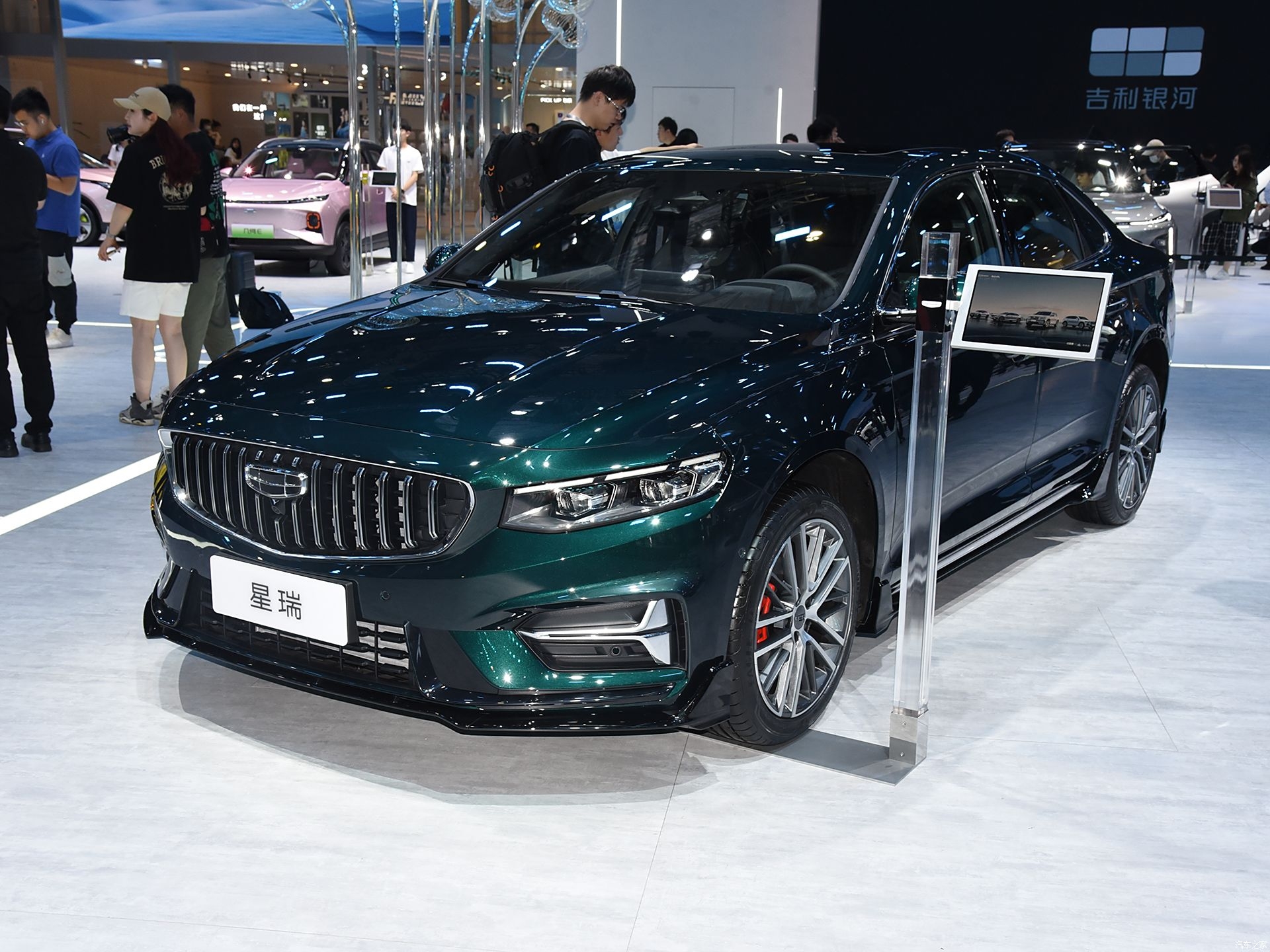 2025款吉利星瑞换装Flyme Auto车机系统、中控屏更加的大，最大马力190匹，价格仅为9万多，这不就是妥妥的一款平民跑车吗？从官方媒体透露的消息，2025款车型将会在10月23日上市，想入手这