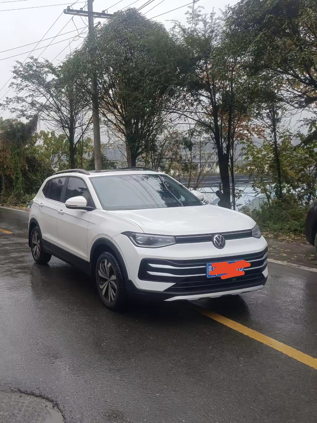 7万多元到底是应该买纯电动车型还是燃油车呢？如果不是经常用车的，建议还是购买燃油车更加划算。
很多朋友在购车的时候都会在想现在到底是应该买燃油车还是纯电动车型呢？其实如果一年用车不超过1万公里里程的，