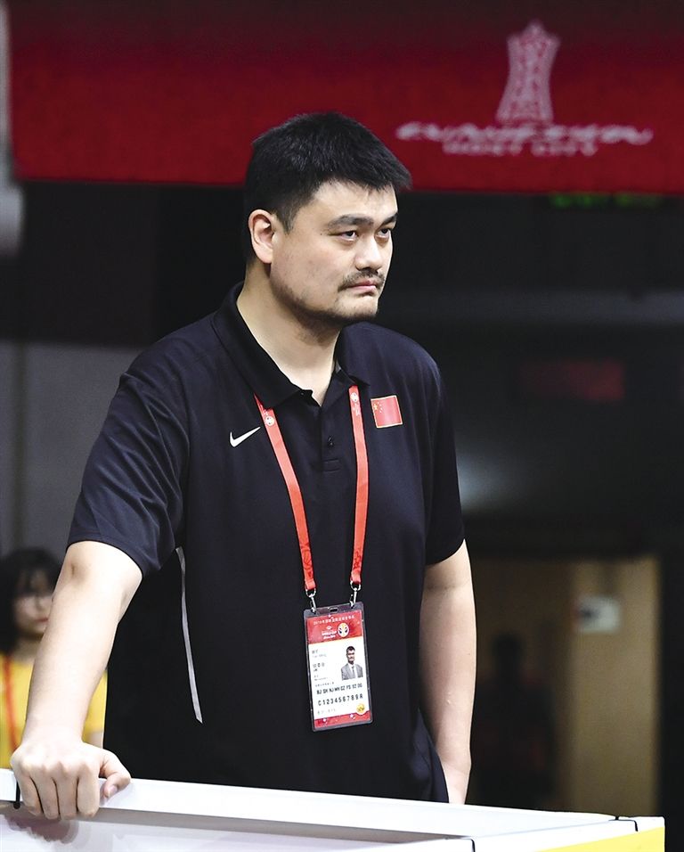 易建联塌房后，我现在只剩一个想法，只要姚明不嫖娼，我愿意相信这个世界上还有好男人。




