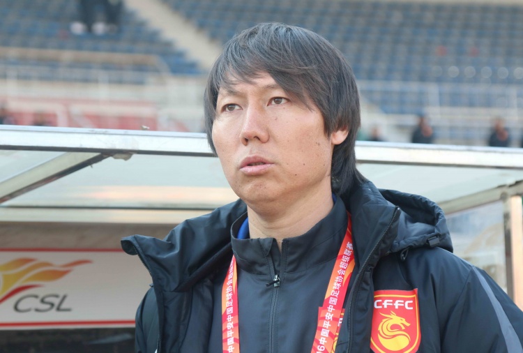 说实话，单论李铁的业务能力，他都称得上出色。

无论是踢球还是当教练，李铁在本土球员和本土教练范围都进入了国内顶级领域，和他同期的很多球员教练都无法取得像他一样的成绩。

可李铁这人太贪，为了心中的贪