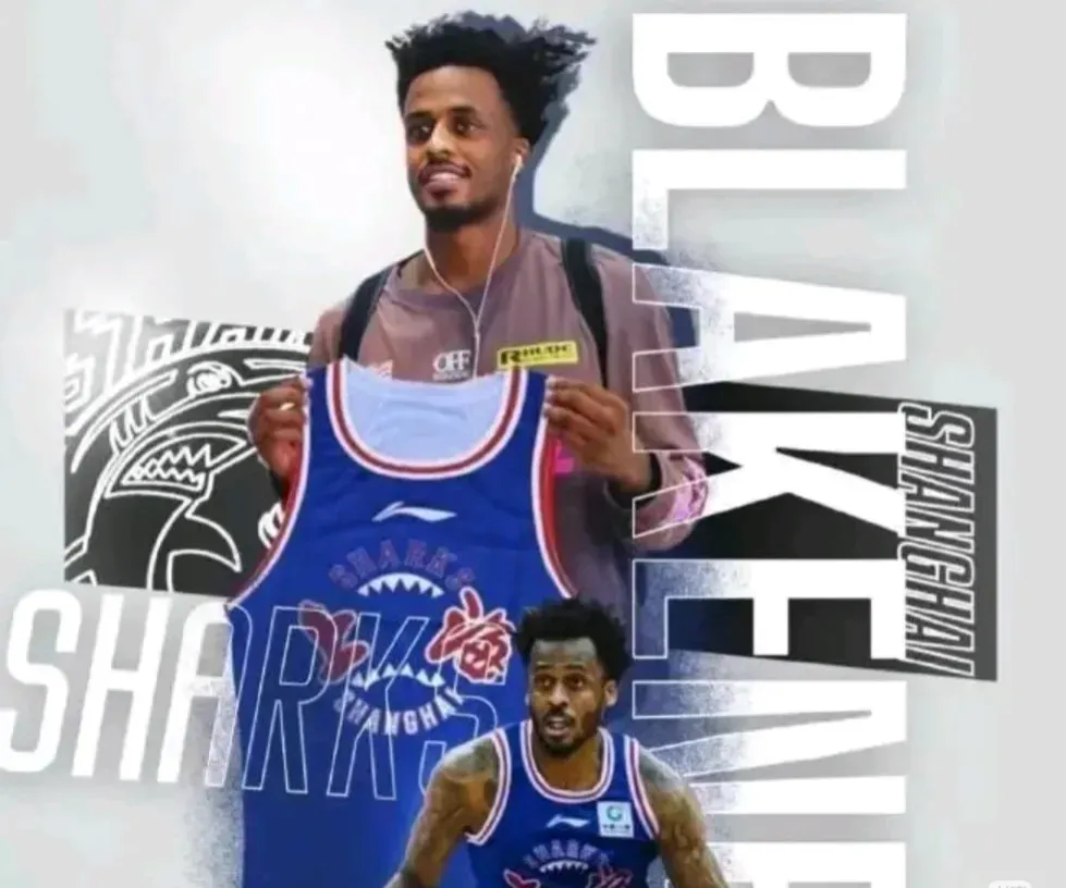 突发！布莱克尼缺席，上海男篮试训威姆斯引发球迷热议。

今日，一则关于上海男篮外援布莱克尼的消息引起了广泛关注。由于签证和个人事务的原因，这位球队的关键球员将暂时无法归队，这意味着他将错过第一阶段的部