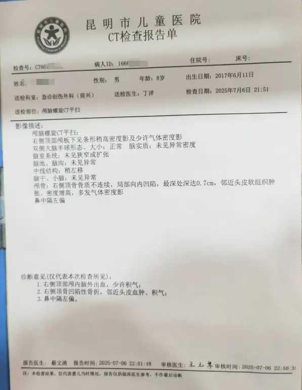 醉汉抡板凳砸伤8岁孩子，一句“误伤”就能撇清责任？7月6日晚，昆明街头，一个喝高的中年男人和老乡推杯换盏时，突然抄起塑料板凳砸向另一名食客，结果板凳像长了眼睛似的，不偏不倚砸中骑车路过的8岁男孩脑袋！