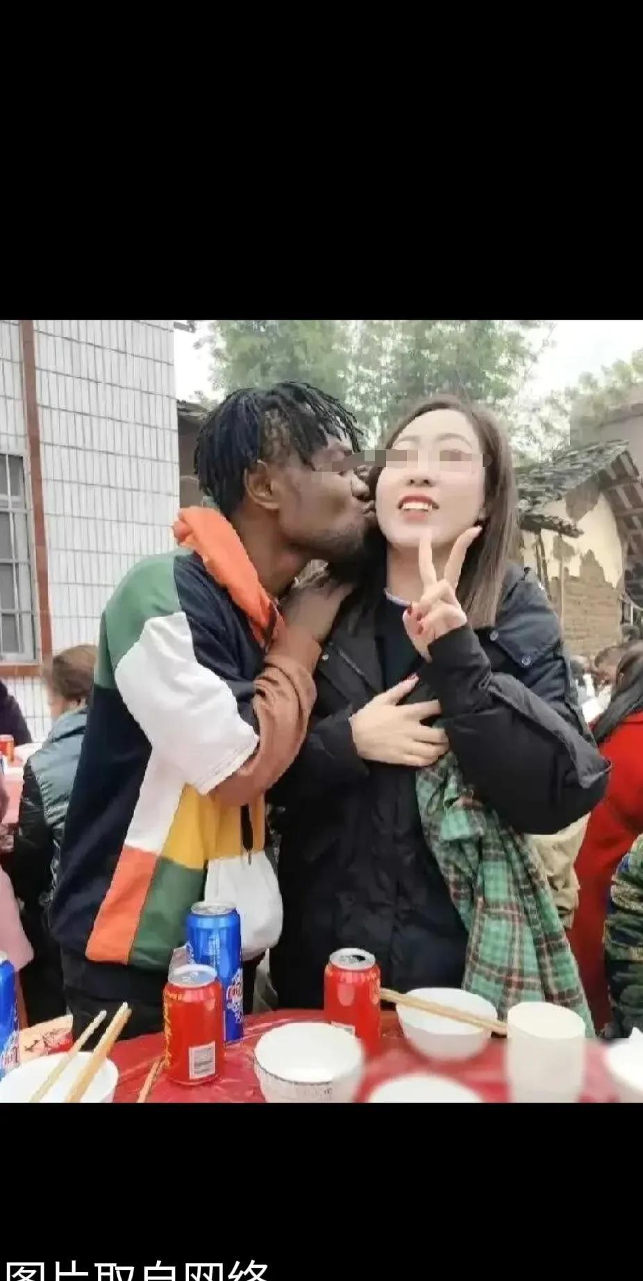 黄某，35岁，家境优越，老公忙生意常年不在家，日子过得无聊就爱跟闺蜜喝下午茶、逛商场。那天在高档餐厅，一个黑人男子主动搭讪，一口流利中文夸她漂亮，还直接要微信。黄某心里一动——网上不是说黑人“那方面”