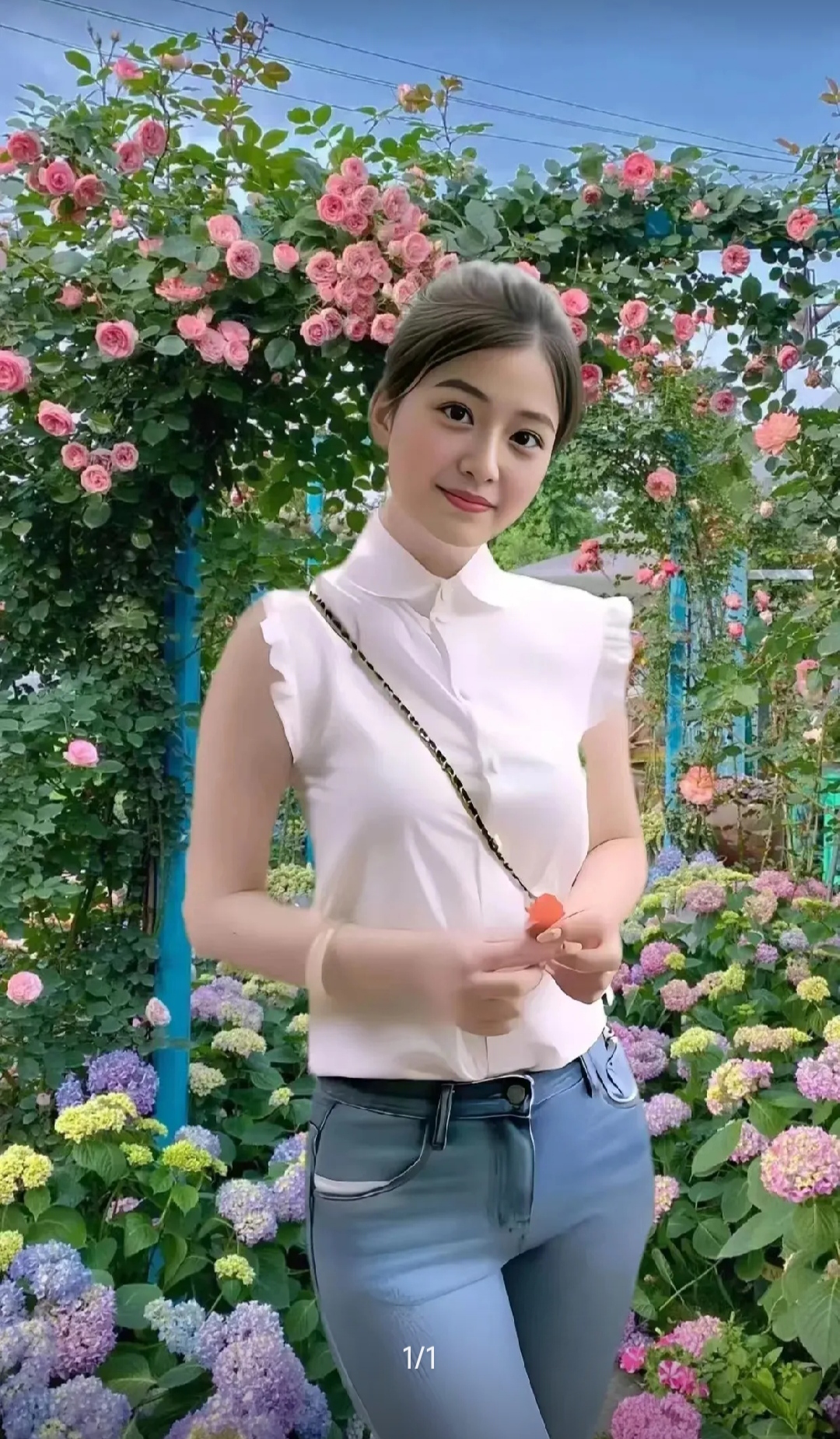 我将来结婚时，
不要车子，不要房子，
也不希望他多有钱，
我只有两个要求，
第一是彼此坦诚相待，对婚姻忠诚，
第二是当人生遇到难处，或者一个人有大疾病时，仍能拉住对方，不放手。
你们说，我的要求高吗？
