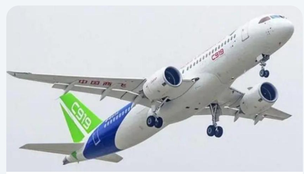 C919单笔最大订单落地
C919单笔最大订单落地东航与商飞签署
100架C919购机协议
机协议】财联社9月28日电，C919大型客机最大单笔订
单，9月28日在上海落地。
