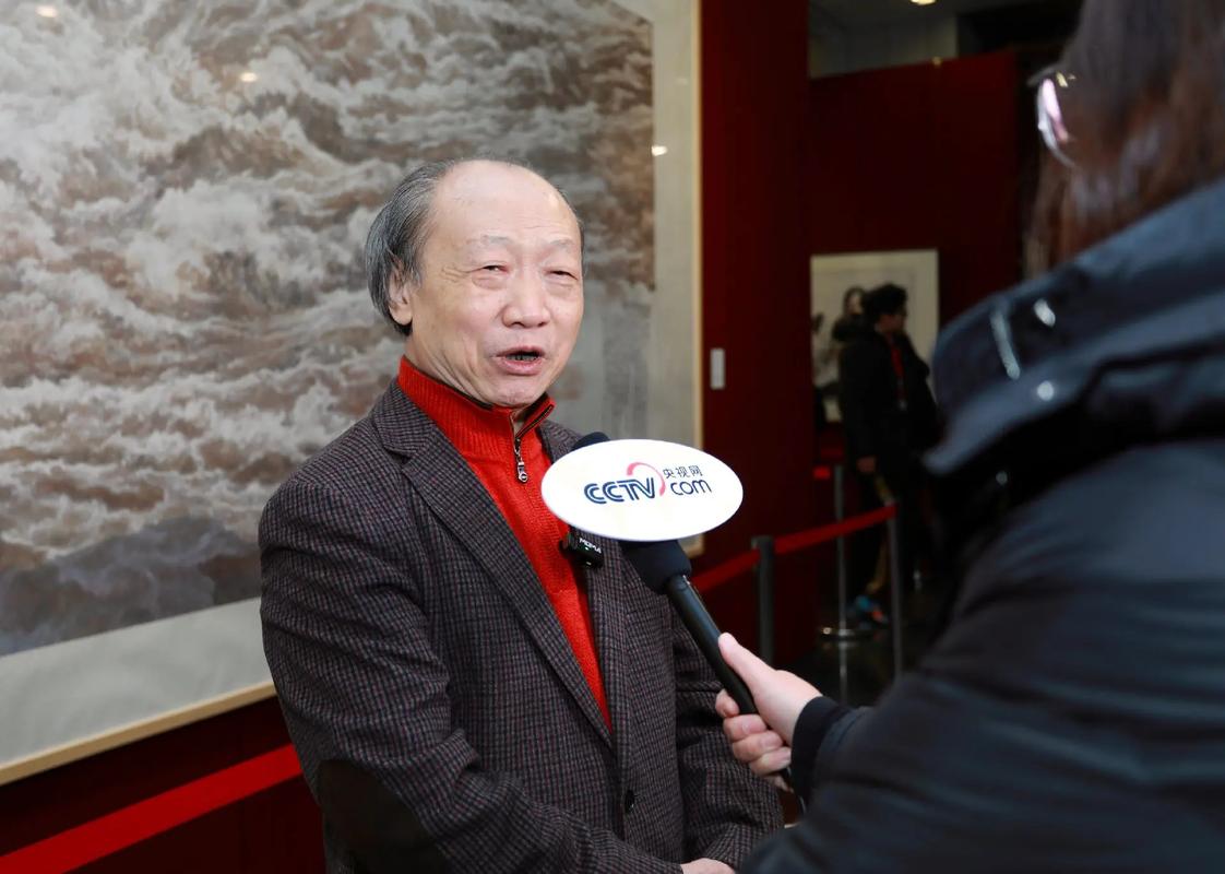 冯大中艺术人生：墨韵丹青，绘就人生传奇

冯大中，一位艺术巨匠，于1949年在辽宁省诞生。他曾担任第十、十一、十二届全国人大代表，身兼中国工笔画学会会长、中国美术家协会中国画艺委会副主任、中国画学会副