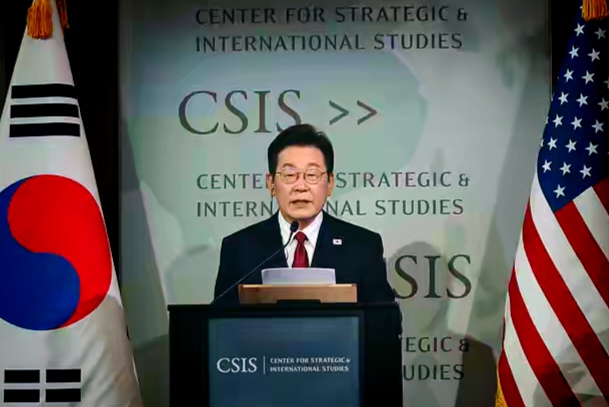 韩国总统美国行：我们要主导半岛安全，还要加钱搞国防！

正在美国访问的韩国总统李在明，8月25日在一场演讲中放出明确信号：韩国打算在朝鲜半岛安全问题上“自己挑大梁”，还准备进一步增加国防开支。

他说