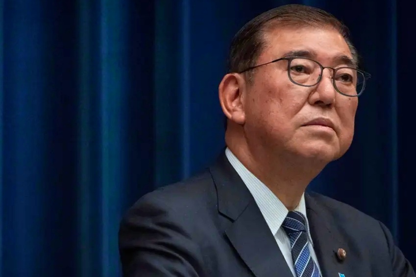 石破茂扛下败选责任，自民党内暗流涌动

日本共同社9月2号那篇报道，自民党这次参议院选举摔得不轻，首相石破茂也坐不住了。在当天开的自民党参众两院议员全体会议上，他直接站出来道歉，话说得挺干脆——  “