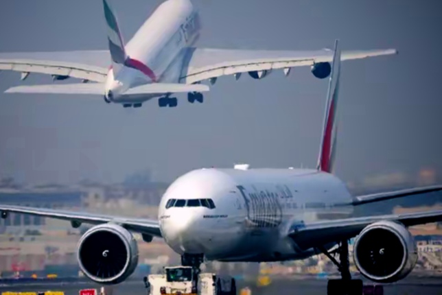 阿联酋航空继续绕开德黑兰 巴格达航线先复飞

中东这局势把航空公司折腾够呛！阿联酋航空28号无奈宣布，德黑兰航线还得继续停着，至少到7月5号才能重新评估。明眼人都知道，这