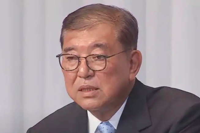 自民党大佬“逼宫”？石破茂突然要撂挑子！

日本政坛这一出戏可真够热闹的。NHK在9月7号放出消息，说首相石破茂已经表态，打算辞去自民党总裁和首相的职位。理由听起来挺“顾全大局”——说是“不想让自民党