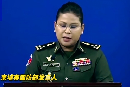 泰柬战火升级！F-16空袭对峙军舰 双方互喷口水战

泰国空军这回动真格的了！26号下午，两架F-16带着两架"鹰狮"呼啸升空，直奔柬埔寨军事据点就是一顿猛轰。地面部队看得直叫好，可把柬埔寨给惹毛了。