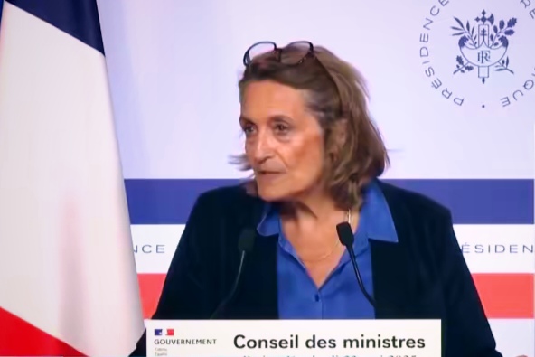 法国硬刚以色列：别拿老百姓当挡箭牌！

法国政府这回是真不惯着了！23号那天，政府发言人普里马直接把话撂桌上——不买内塔尼亚胡的账！

