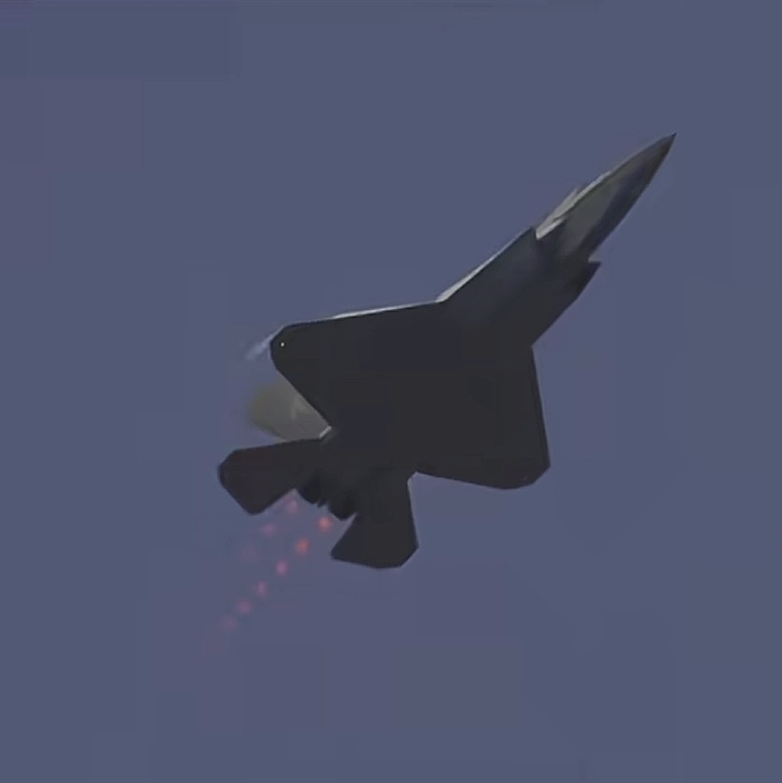 歼-35战机在本届珠海航展上横空出世，成了航展上最靓的仔，但歼-15战机的总师孙院士透露了一个小秘密，那就是歼-35其实从2004年就开始了筹划，只不过现在才展现给大家看。
也就是说从筹划到批量列装，