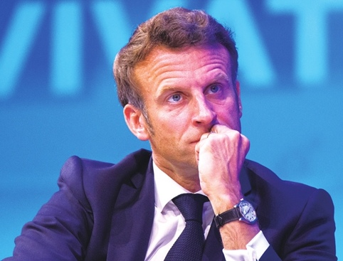 真是搬起石头砸自己的脚！
法国和意大利为首的欧盟国家，原打算通过把东方大国新能源汽车挡在欧盟市场外面，从而逼迫东大车企们到他们各自的国家投资，达到拿到汽车和电池制造的关键技术。但欧洲政客们没想到，中国