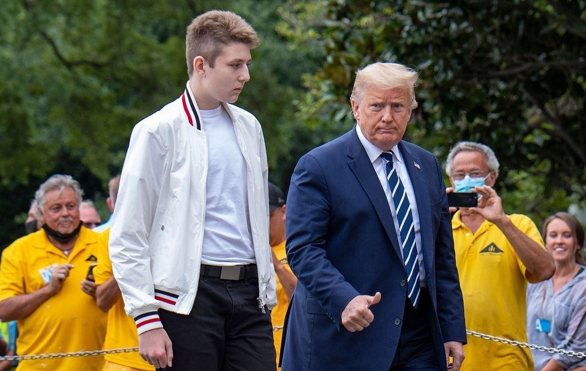 特朗普这是给了马斯克一把尚方宝剑，还是要把老马架在火上烤焦呢？我看两者皆有。
近日特朗普陆续公布他的内阁人选，论功行赏，马斯克肯定当推首功，不过老特给马斯克的不是美国国防部，也不是国务卿，而是专门给老