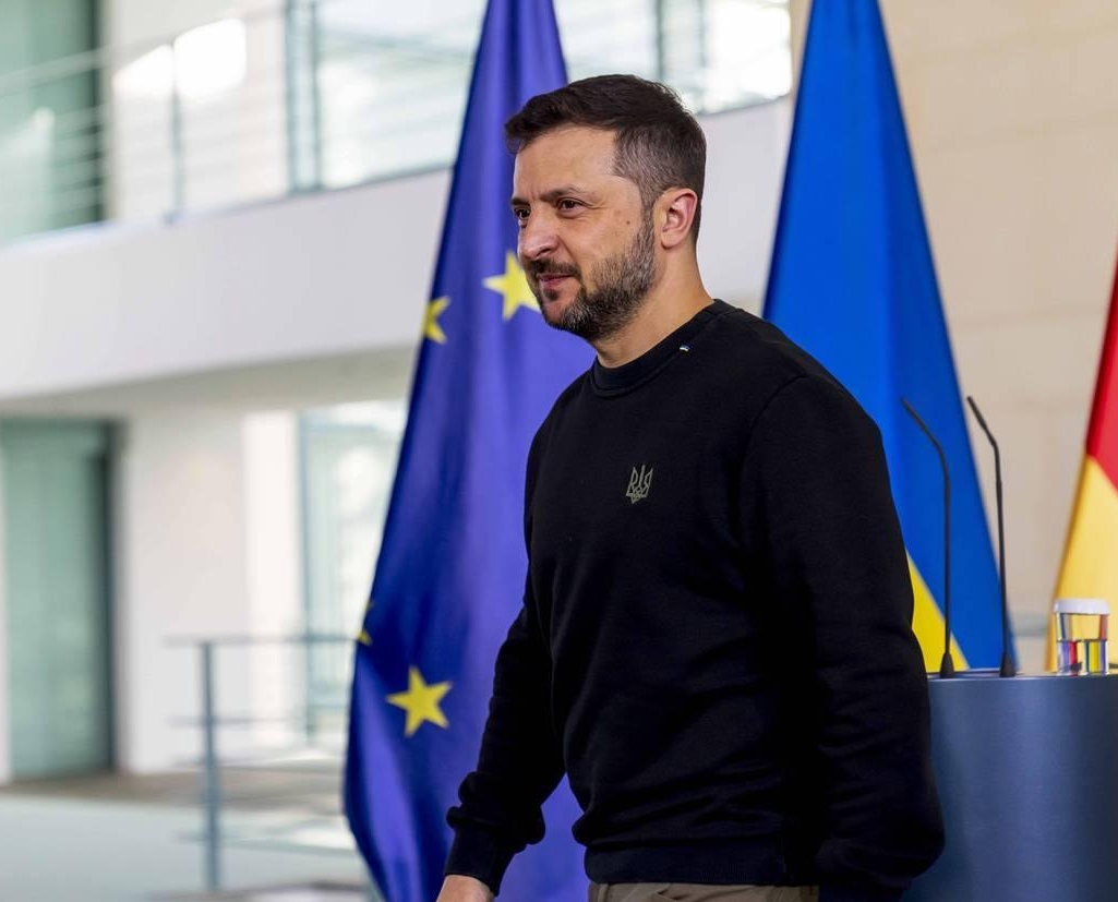 继美国关闭了驻乌克兰大使馆后，意大利和西班牙等国也宣布关闭驻乌克兰的大使馆，显然，美国是通过渠道“被通知”大使馆可能会被袭击，因为乌克兰军队近日连续使用了美国的陆军战术导弹，以及英国的暴风之影导弹袭击