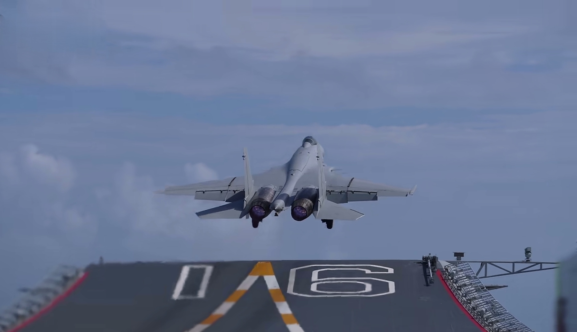 土耳其这个国家，确实不省油！曾经敲过咱们航母的竹杠，也曾击落过俄罗斯的战机，还时不时打脸一下美国，但因为他的地理位置实在是太好了，别人也拿他还没办法。
这次叙利亚北部的叛乱，虽然有美以的黑手，但如果说