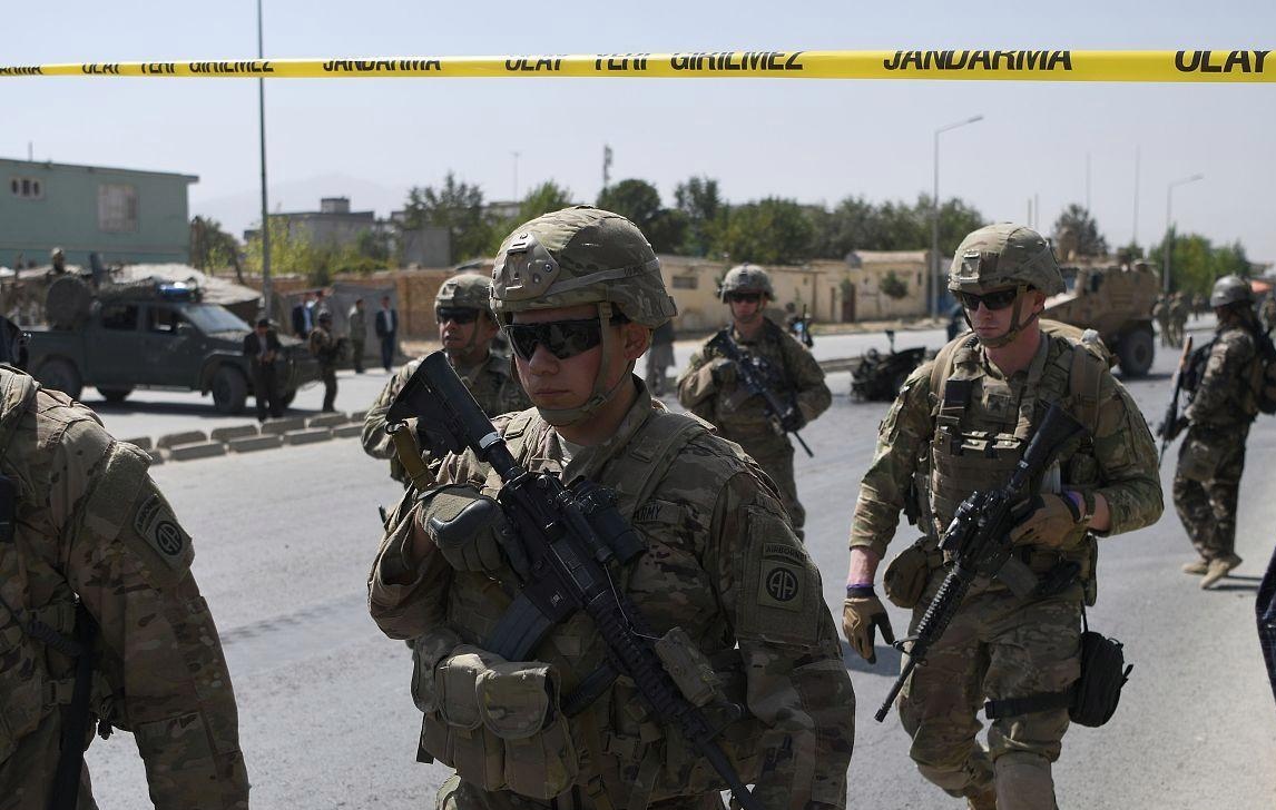 太吓人了，一年伤亡56万，俄乌前线真的是个绞肉机啊！
56万是俄罗斯防长刚刚透露的乌克兰2024年军人的伤亡数字，三年来乌克兰损伤总人数超过100万。
如果加上俄罗斯自己的伤亡数字的话，俄乌双方确实很