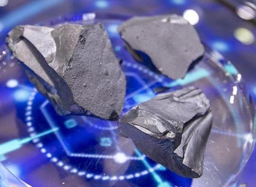 张X峰说他动了别人的奶酪，所以他的直播可能要被停止。问题是他的直播该不该停？
目前国内高等教育设置了12个学科门类共845个专业，之所以设置这么多专业，是因为国家发展需要这么多的专业人才。
当然不可否
