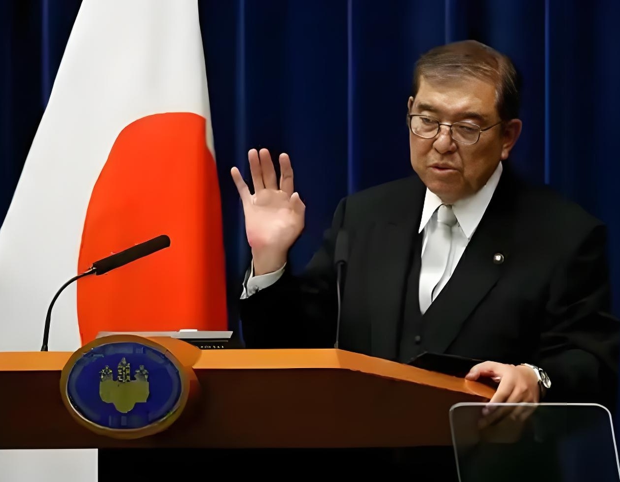 明明知道是谣言，日本从官员到教授到各类专家，这几天个个都不淡定，纷纷跑出来对“日本将发生毁灭性大地震”进行所谓的辟谣。
有人说这是日本上下都担心日本旅游业受到影响，其实这只是表象，毕竟旅游业再怎么被传