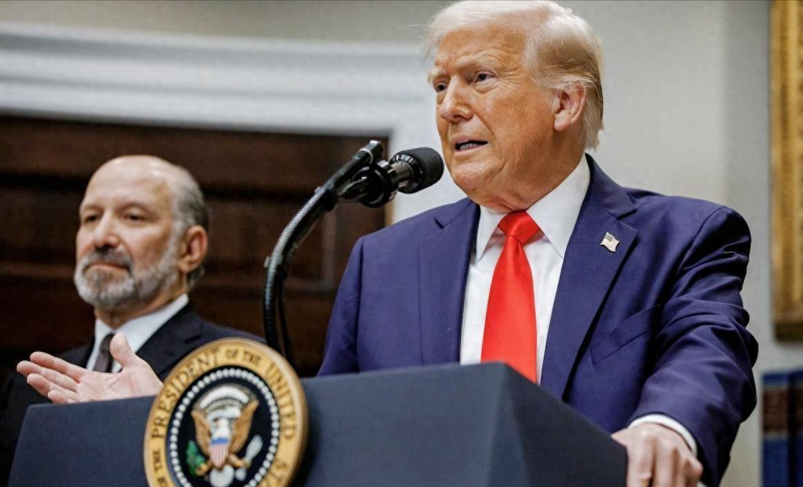 美国只有3.4亿人口，中国人口是14亿，然而美国3.4亿人的消费，却能拿捏全世界，凭什么呢？
凭的是美国人无节制的消费！
著名农业农村专家温某军教授曾经分享过他的一段经历。二三十多年前，温老在美国交流