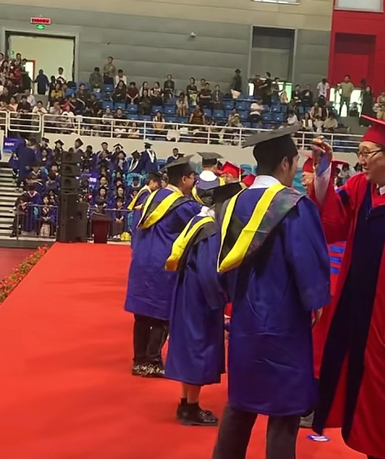 8个亿，50个学生，这才是真正的办教育，必须给曹德旺老爷子点赞！
2025年是福耀科技大学第一年本科招生，预计招生50人。福耀的这批“黄埔一期”，人数不是重点，重点是曹老板第一年预算高达8个亿，平均花