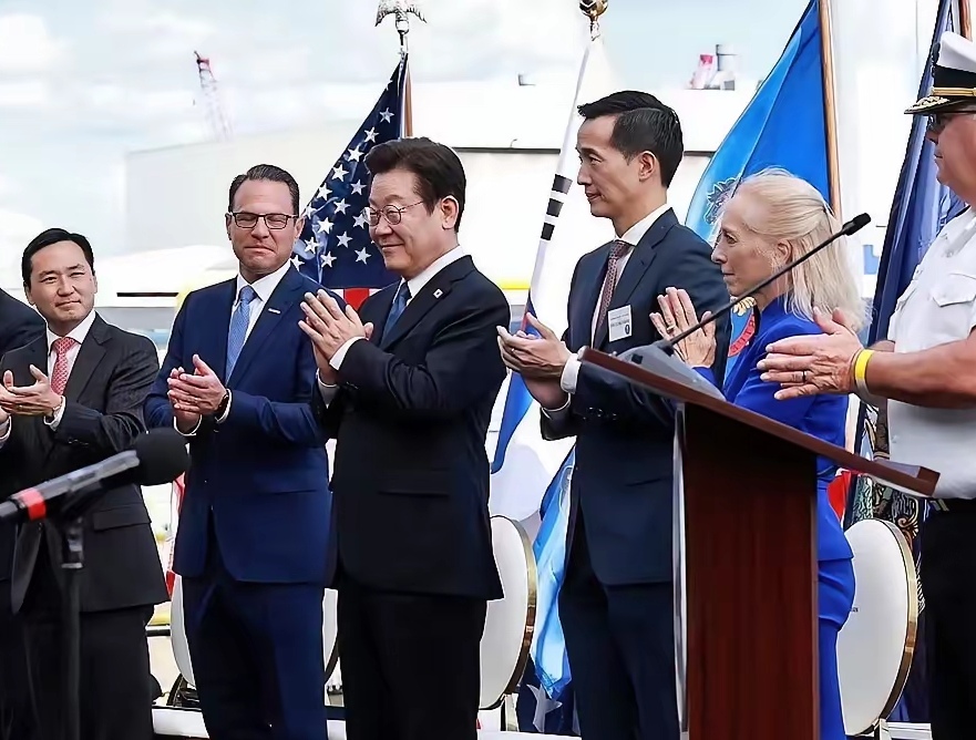既想赚中国人的钱，又放不下自己残存的一丝优越感，韩国在纠结中拧巴。
中国对韩国人开放免签旅游已经相当长时间啦，但是韩国却一直纠结于到底要不要对中国游客免签。
扭捏了数月，韩国的免签政策终于出台啦。即从