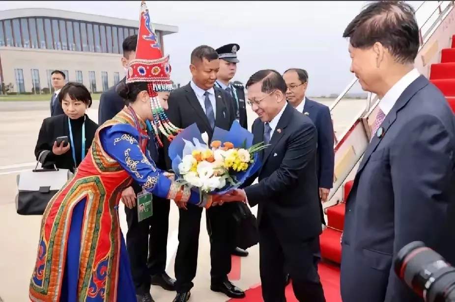 缅甸敏昂莱北国之行后，他一定会感觉幸运，自己当初配合北国打击电诈的行为是多么的英明，要不然，以他亲眼所见北国的实力，分分钟让缅当局找不到吃饭的家当。
敏昂莱这次就参观了两类企业，无人机和新能源汽车企业