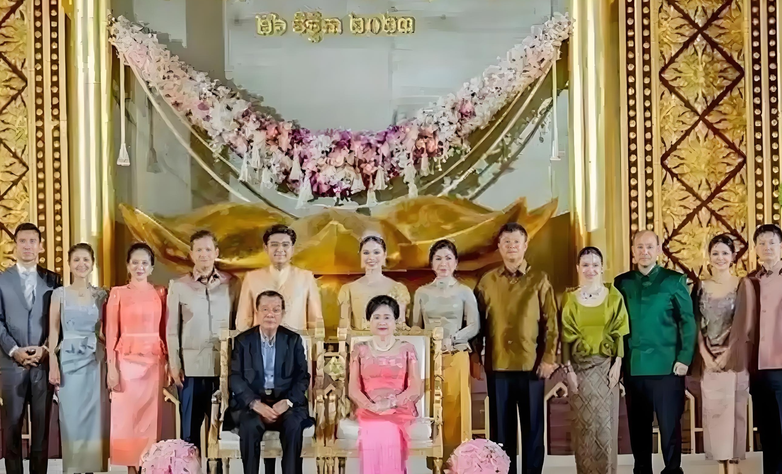 在马来西亚和中美的调解下，柬埔寨赶紧就坡下驴，因为他们清楚，如果泰柬冲突再不停战的话，洪森的3千将军会打光，甚至洪森的名表和豪宅恐怕都得拍卖。
都知道大炮一响、黄金万两，洪森即使只用陆军作战，这子弹和