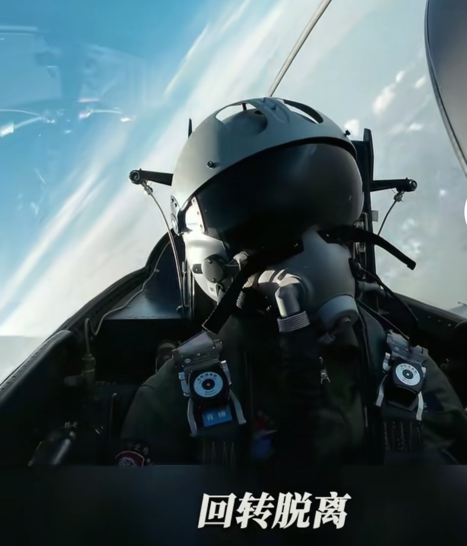 从央视近日播放的歼10C在对抗演习中“击落”隐身战机的画面中，军迷们能够解读出以下信息。
一，咱们空军装备的预警机已经是世界一流水准，三四百公里外的确可以侦测到“敌方”隐身战机。
二，咱们歼-10C优