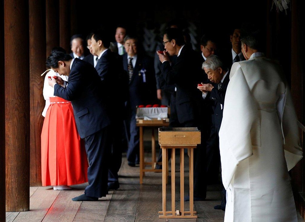 美国大兵在社交媒体上说，他要在3月8日火烧日本的靖国神社，还会在直播间直播。这可把日本官员吓得不轻，赶快给靖国神社周边加装摄像头来监控。
日本的靖国神社不但是中国人的痛点，也是整个东亚地区的痛点，主要