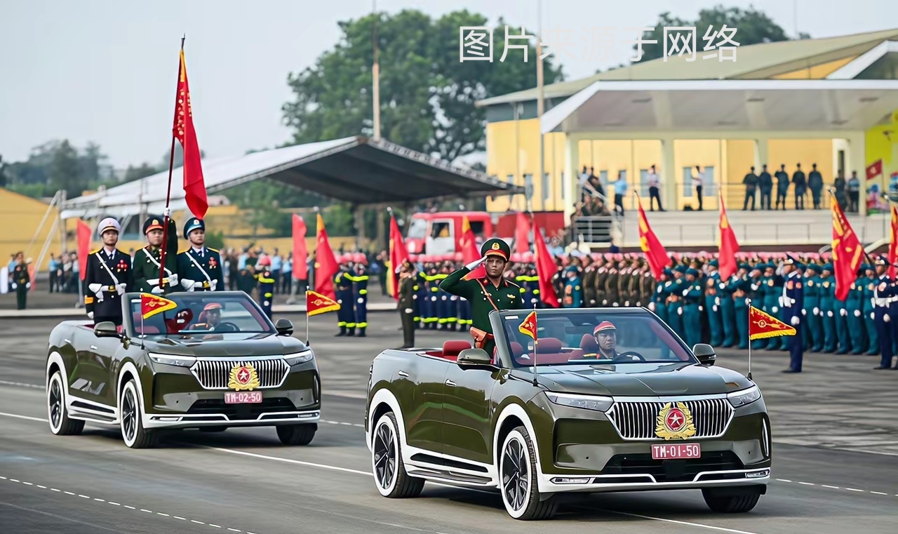 这便是令越南人引以为傲的越南国产品牌汽车VinFast，它还被指定用于越南的这次阅兵活动当中，以此来提升越南人的民族自豪感。
然而，这款所谓的越南国产汽车，从电机、电控、电池，到车架和座椅等，基本上都