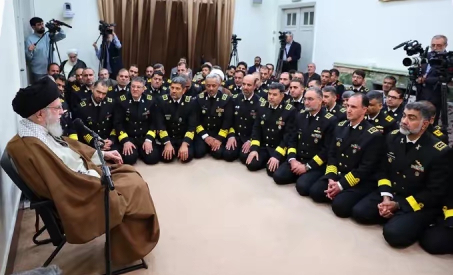 现在终于明白为什么东大宁愿把工作重心放在沙特、阿联酋等阿拉伯国家身上，也不愿对伊朗发力太多，因为伊朗出卖朋友比王婆出卖潘金莲还快。
且不说哈马斯的哈尼亚、真主党的纳斯鲁拉等中东枭雄，都是在和伊朗人开会