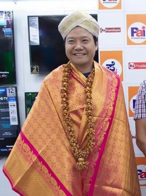 德国总理访问印度后没多久，大众汽车就被印度盯上了，指控大众逃税14亿美元。而中印边境刚达成协议没几天，印度外长苏杰生近日就说，希望修复对华经贸关系。
咋感觉怪怪的，是印度没有肥猪了，还是又在酝酿新的杀