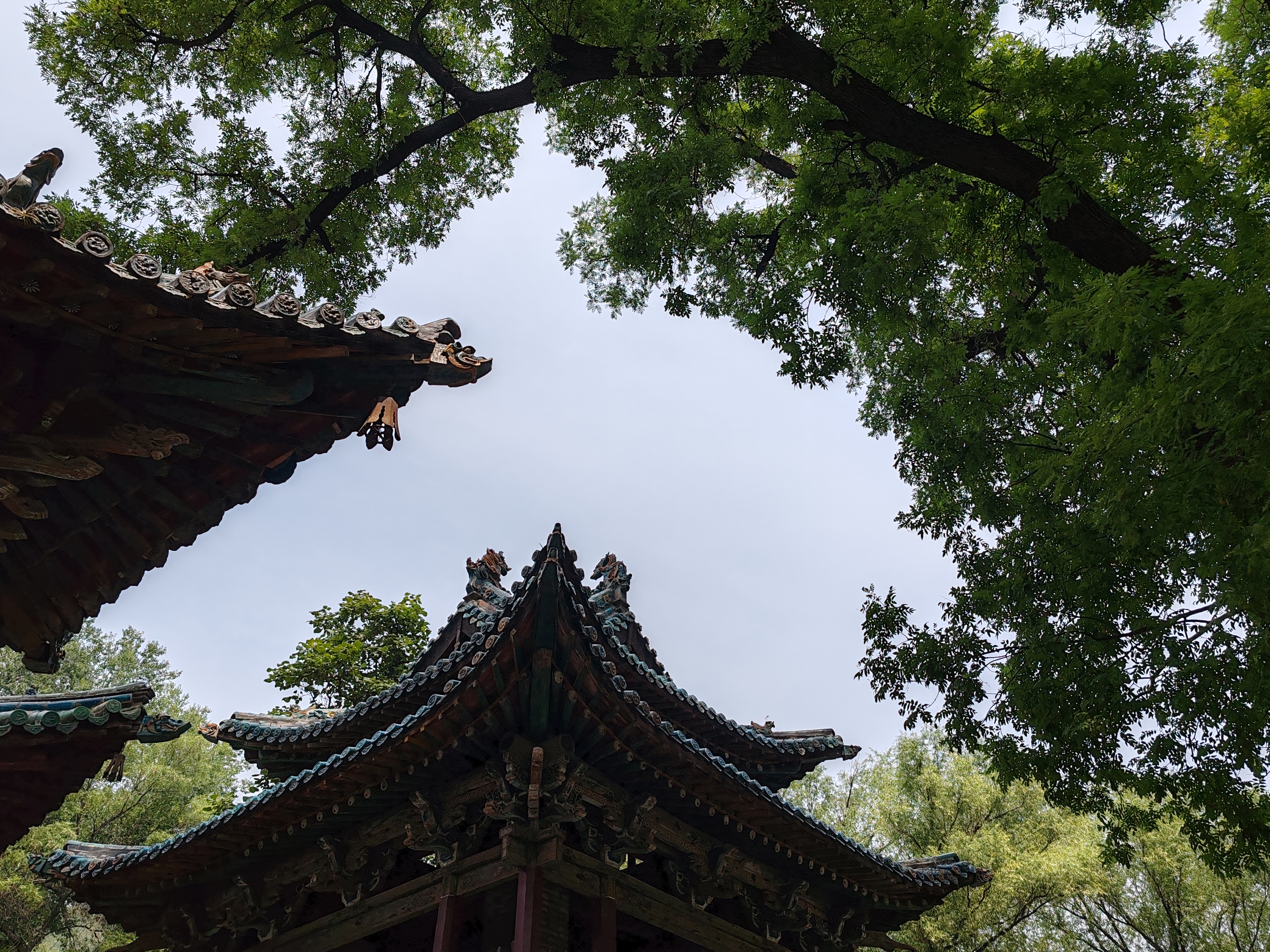 山西晋祠。送孩子去太原上学，去游了晋祠。穿过历史烟云，感受古代气息。一个非常有历史文化内涵的地方。