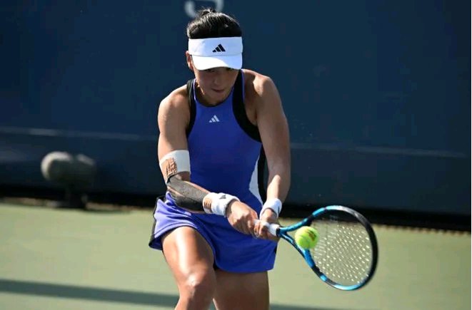 中国晋级首人：王欣瑜2-0横扫日本幸运落败者 获中网开门红

2024年中网正赛女单首轮，中国金花王欣瑜对阵日本选手幸运落败者本玉真唯。王欣瑜以6-1和6-3连赢两盘，最终总分2-0横扫本玉真唯收获开