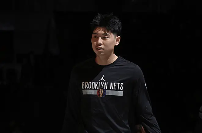 篮网惨败魔术末节分差达到27分，但崔永熙未获任何出场时间

今天NBA常规赛篮网主场迎战魔术的比赛已经结束。全场战罢，篮网以100-123不敌魔术。

末节开头篮网一度71-98落后魔术27分，整节分